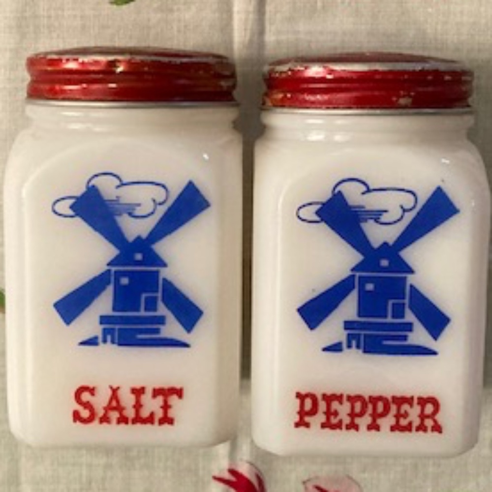 1940's Milk Glass Wind Mill S&P Shakers - Picture 7 of 9